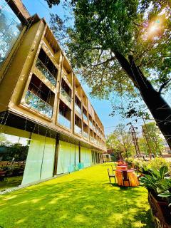 The Vantage Point Resort & Spa - 9