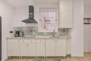 Larios Steps Apartment II by ELE Apartments - 2