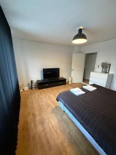 Private Rooms-Shared kitchen&bathroom- No host on site - 1