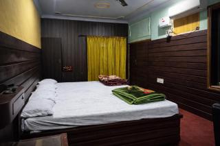 Hotel P-V-R BBSR - In Front OFF Station - Best Quality Hotell - 2