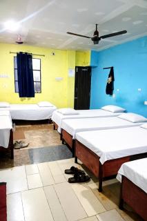 Hotel P-V-R BBSR - In Front OFF Station - Best Quality Hotell - 8