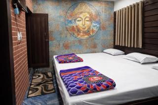 Hotel P-V-R BBSR - In Front OFF Station - Best Quality Hotell - 6