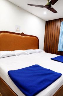 Hotel P-V-R BBSR - In Front OFF Station - Best Quality Hotell - 9