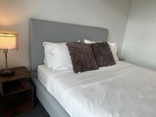 1-Bed Apt in Footscray with Pool Gym and WIFI - 7