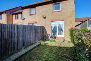 Stamford Central 2-Bed House with Free Parking - 4