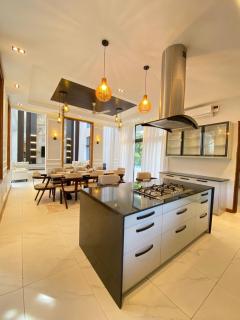 Driftwood Wing 4Bedroom Creek Villa - 3