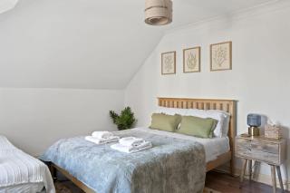 Apartment Sea Views & Parking Walk to Fistral - 1