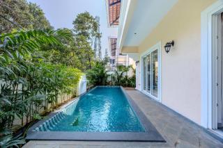 Cygnus by Elivaas - 2