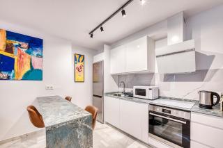2 bedroom in Puerto Banus with open sea views - 3