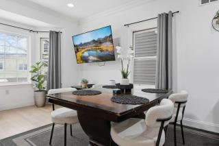 Big Group Ready • 2 Kitchens / Sleeps 18 - 7