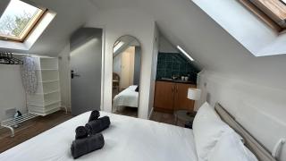 Bright Loft Ensuite Room,Piccadilly Line,Unique Top-Floor Stay 5 - 6