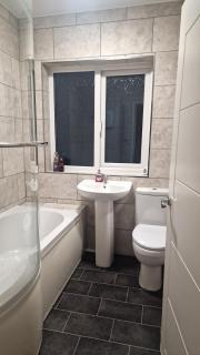 Balby House- fantastic 3 bed- free parking - 5