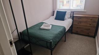 Balby House- fantastic 3 bed- free parking - 2