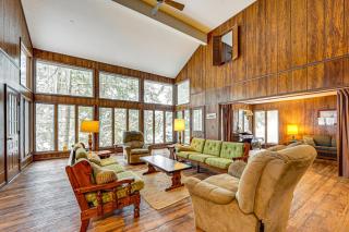 Near Manistee National Forest! Retro Cabin Retreat - 7