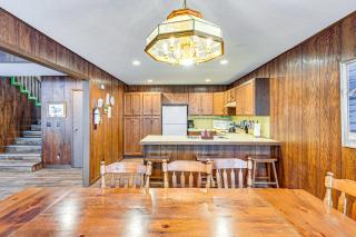 Near Manistee National Forest! Retro Cabin Retreat - 3