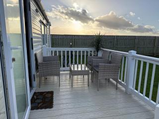 Coastal Beachfront Caravan - 4