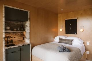 Aux Box Muskoka Modern Muskoka Bunkie - 6