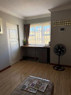 The Palms Bed & Breakfast - 4