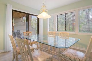 2 BD Sea Pines Condo, Sleeps 6 - Racquet Club - 2