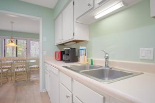 2 BD Sea Pines Condo, Sleeps 6 - Racquet Club - 1