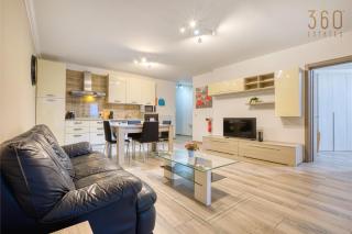 A lovely 2BR home, fully equipped with WIFI & AC by 360 Estates - 4