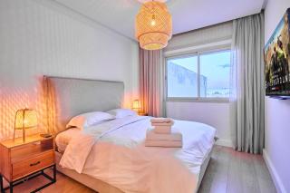 Oceanfront 2BR by Hassan II Mosque - 1