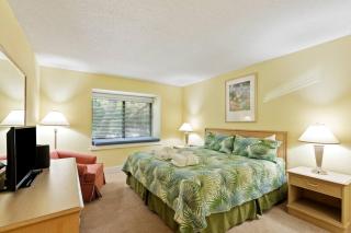 Tranquil 2BR Retreat with Scenic Lagoon Views - 8