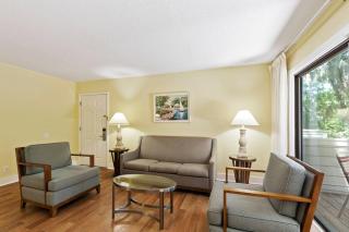 Tranquil 2BR Retreat with Scenic Lagoon Views - 6