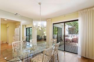 Tranquil 2BR Retreat with Scenic Lagoon Views - 4