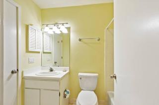 Tranquil 2BR Retreat with Scenic Lagoon Views - 3