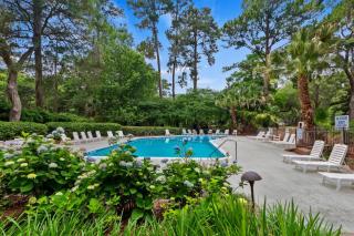 Tranquil 2BR Retreat with Scenic Lagoon Views - 2