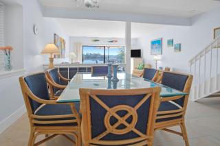 Waterfront - 2 Bedroom Sleeps 6 - 3