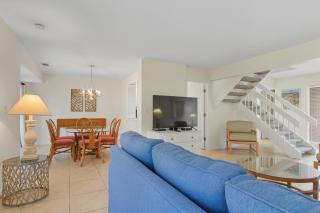 Sea Pines 3BR Townhome with Balcony, 5 Minutes to Beach - 2