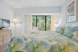 Sea Pines 3BR Townhome with Balcony, 5 Minutes to Beach - 8