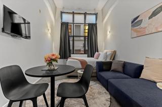 Modern CBD Studio with Kitchen near Sky Tower - 9