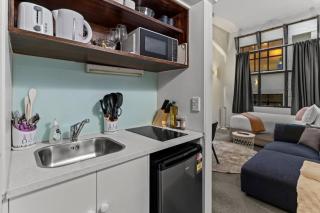 Modern CBD Studio with Kitchen near Sky Tower - 8