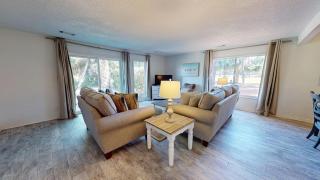 545 Queens Grant - 6