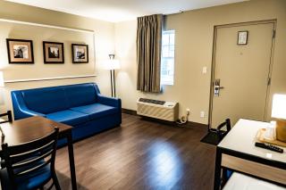 Whitman Motor Lodge - Huntington - 1