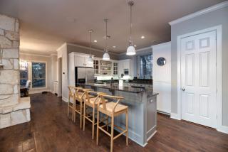 Gather in Style Space Views & Comfort - 1