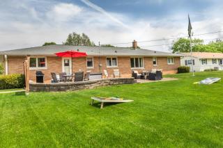 Stadium District Resch 3 BR Sleeps 8 - 6