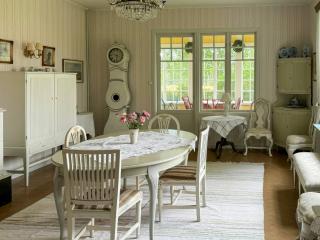 Historic Vicarage By The Lake In Dalskog - 8