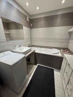 City Center Family Apartment - 8