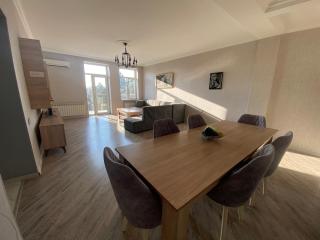 3 bedroom apartment by Baku Boulevard, near Sahil Metro - 0