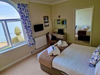 Redcliffe Hotel - 9