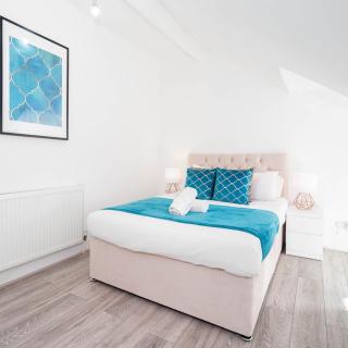 Spacious Five Bed House - Parking - Sleep 13 - Terrace - Netflix Wi-Fi 974PS - 1