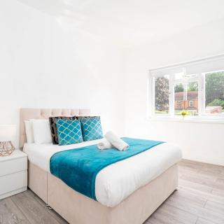 Spacious Five Bed House - Parking - Sleep 13 - Terrace - Netflix Wi-Fi 974PS - 5