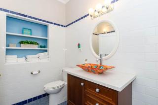 Cast A Waves by Sunsational Stays - Lower Unit Only, Steps to the Beach - 1
