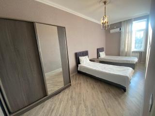 3 bedroom apartment by Baku Boulevard, near Sahil Metro - 4