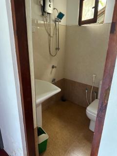 IN Lanka Hotel and Restaurant - 3