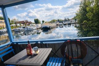 Cottage flottant Premium Spa privé en supplément Port de Plaisance près Centre - 9